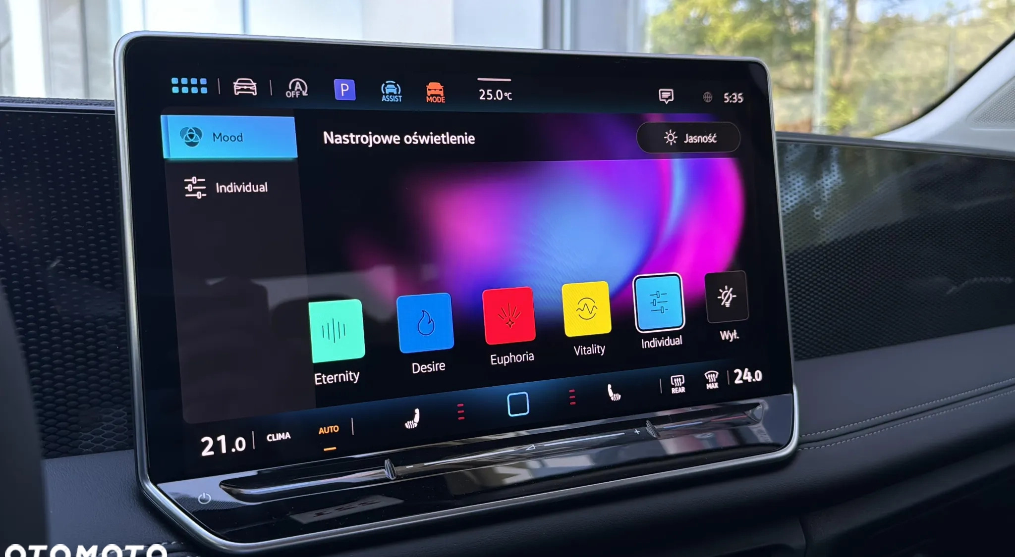 Volkswagen Tiguan cena 181300 przebieg: 5, rok produkcji 2024 z Wałcz małe 352